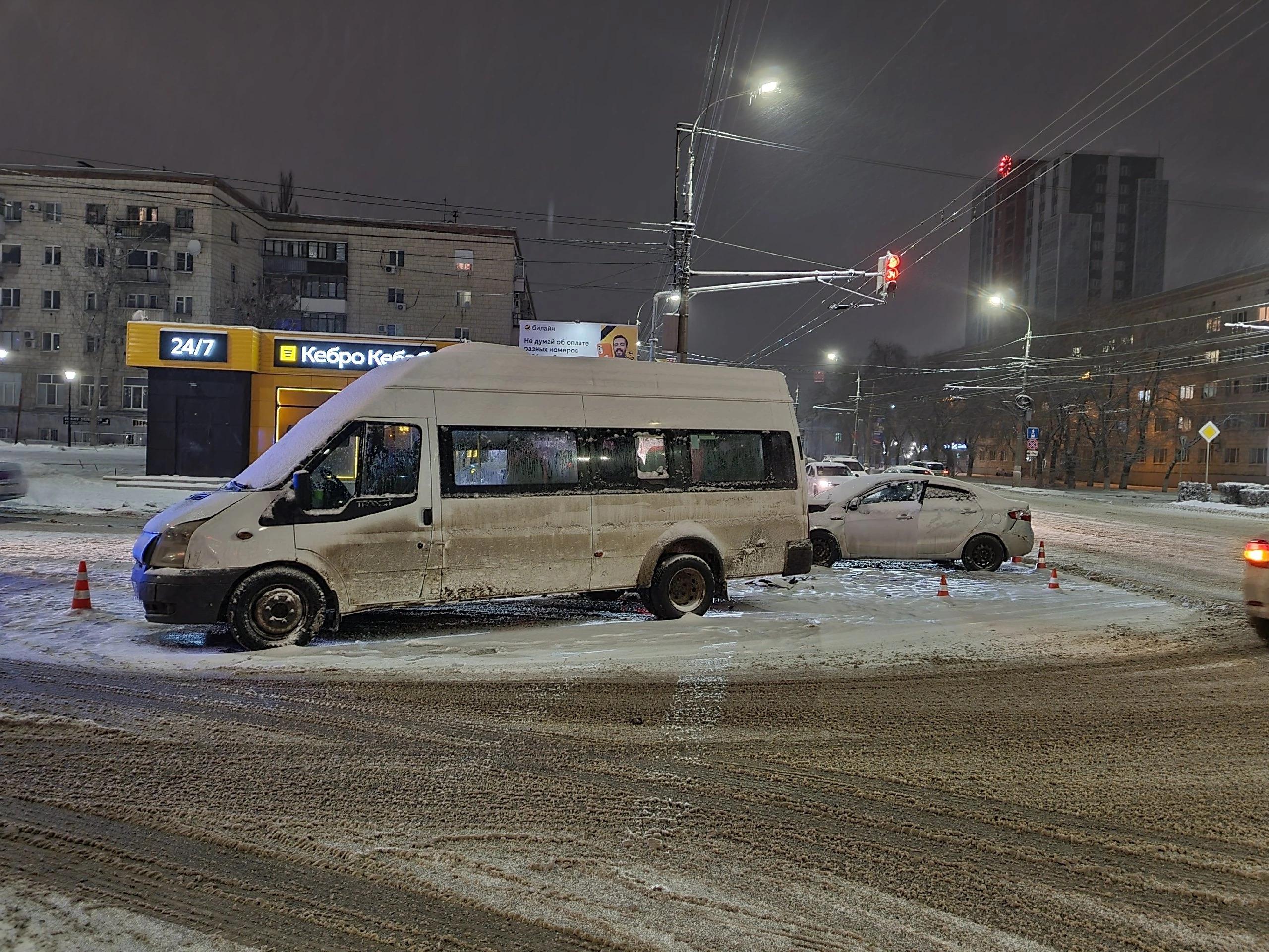 Массовая авария в центре Волгограда - 9 февраля 2024 - V1.ру