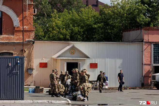 Всё происходило в военкомате на Республики  | Источник: Ирина Шарова / 72.RU 