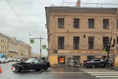 На Садовой иномарка вылетела на тротуар и сбила женщину