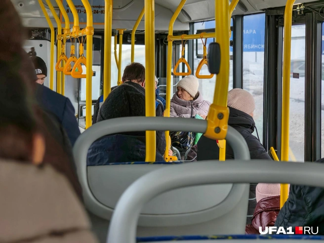 Уфимские пенсионеры что-то обсуждают | Источник: Булат Салихов / UFA1.RU