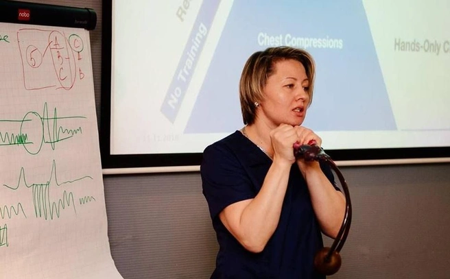 Зульфия Зарипова, главный внештатный специалист по первой помощи комитета по здравоохранению Петербурга, доцент кафедры анестезиологии и реаниматологии ПСПбГМУ им. И. П. Павлова, врач анестезиолог-реаниматолог | Источник: Фото из архива Зульфии Зариповой