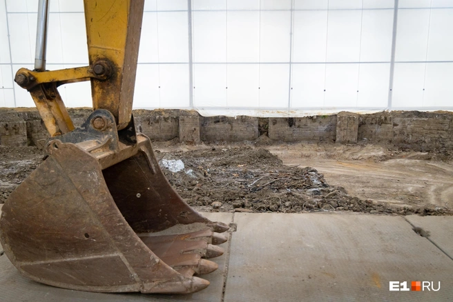 После выемки грунта техника прошла обработку | Источник: Владислав Лоншаков / E1.RU