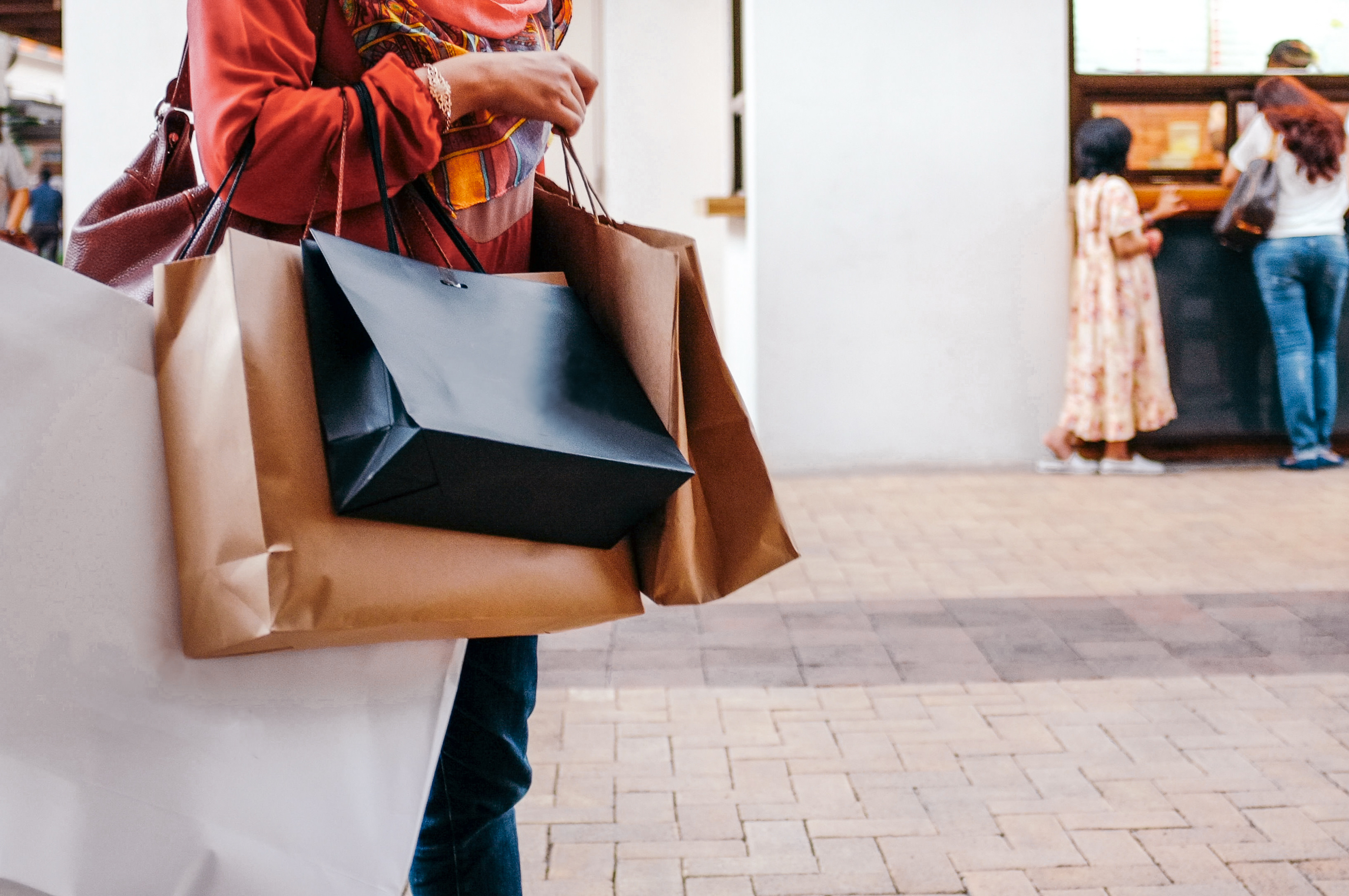 25 вещей. Желательные покупки. Helping with shopping Bags photos.