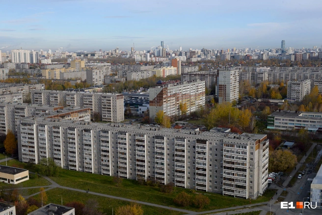Если вы живёте в старой девятиэтажке&nbsp;— скорее всего, это и есть улучшенка | Источник: Артём Устюжанин / E1.RU