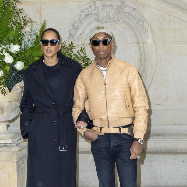 Дебют Джонатана Андерсона для Dior: цветы, скульптуры и новая женственность Дебют Джонатана Андерсона для Dior: цветы, скульптуры и новая женственность