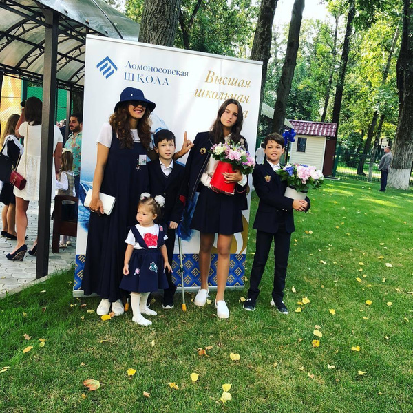 Детей Пугачевой хвалят за осанку, дочь Бородиной живет в «Хогвартсе»: какие школы выбирают звезды