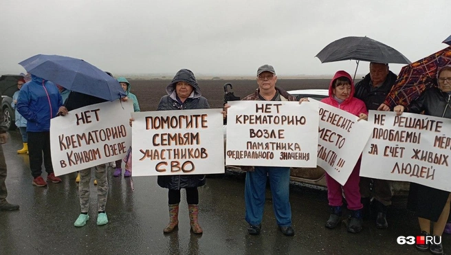Протестующих не напугал проливной дождь | Источник: Илья Овсянников / 63.RU 