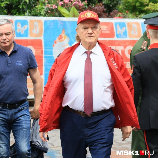 А на выставку пришел Геннадий Зюганов в кепке «СССР» | Источник: Артем Устюжанин / MSK1.RU