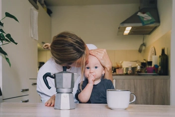 «Муж не хочет, чтобы я выходила из декрета. Как избежать открытого конфликта?»