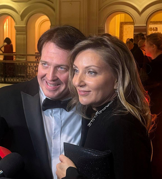 Андрей Малахов, Екатерина Стриженова, Валерия и другие: кто из звезд российского шоу-бизнеса посетил юбилей «Антенны-Телесемь» со своей второй половинкой
