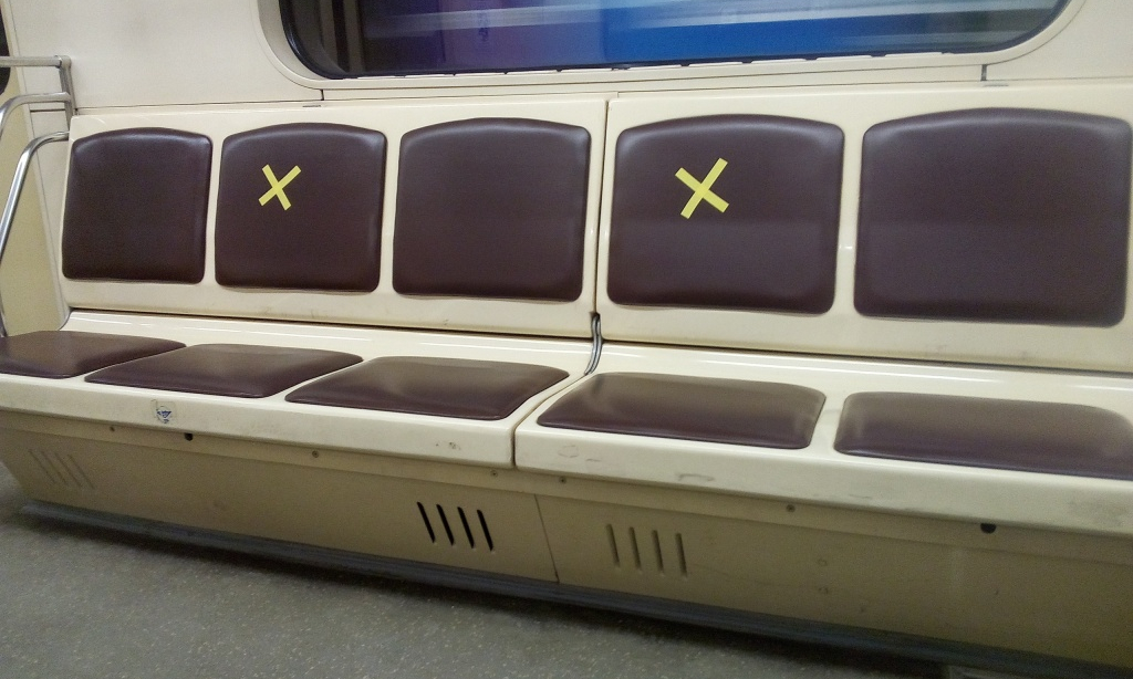 Пассажирам в новосибирском метро напомнили о социальной дистанции