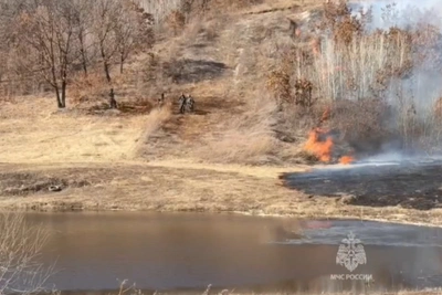 Благовещенские пожарные ликвидируют пожар в Моховой Пади
