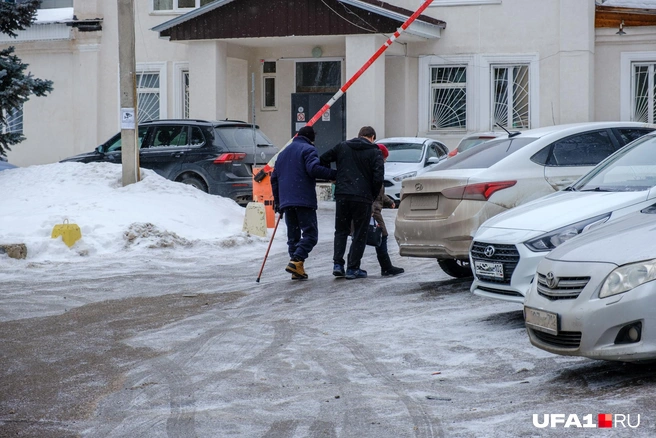 А вот дальше начинается ледяная корка | Источник: Булат Салихов / UFA1.RU