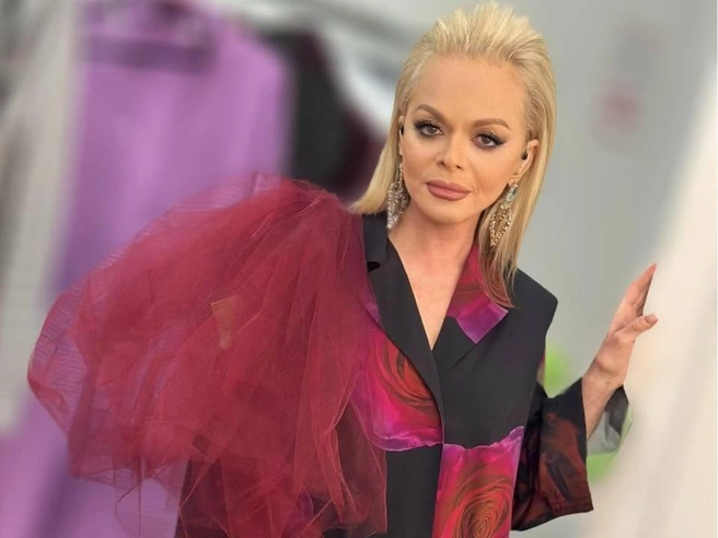 Артистка не стала отвечать журналистам, а ее охрана решила вопрос радикально | Источник: Лариса Долина / T.me