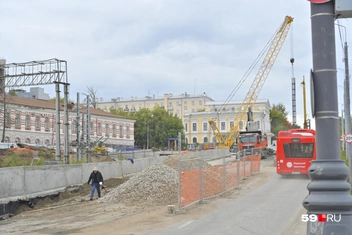 Так сейчас выглядит подъезд к временному путепроводу со стороны Речного вокзала | Источник: читатель 59.RU