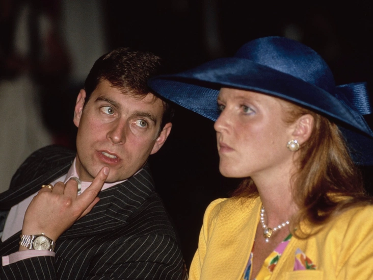 Герцог и герцогиня Йоркские смотрят показ мод в отеле Royal York в Торонто, Канада, 17 июля 1987