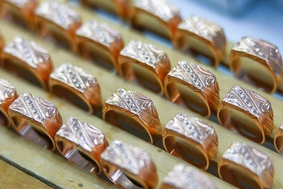 Jewelry Market: Revenue Rises as Pieces Shrink in Size