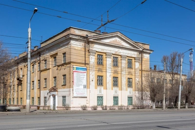 Фальш-фасад за 3,8 млн рублей скроет исторический колледж Волгограда