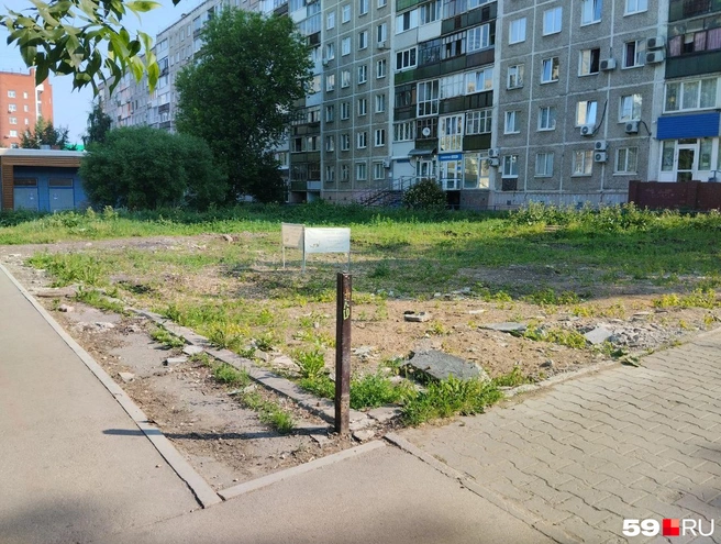 Сейчас на месте киосков пустырь | Источник: Ольга Якунчева / 59.RU