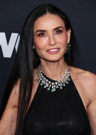 20 лучших выходов звезд в январе — от красных дорожек до стритстайла 20 лучших выходов звезд в январе — от красных дорожек до стритстайла