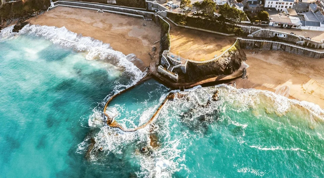 Бассейн Piscine D’Eau de Mer de Saint-Quay-Portrieux, Бретань, Франция | Источник: Тибальт Порье