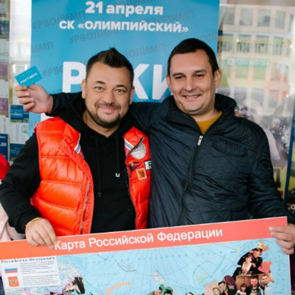 Сергей Жуков фотографировался с поклонниками | Источник: пресс-служба