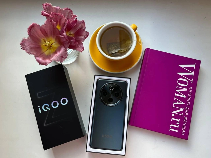 С бранча на красную дорожку: один день редактора Woman.ru со смартфоном iQOO Z10 | woman.ru