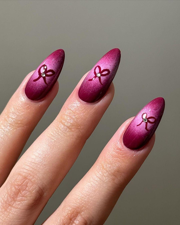 Милые бантики: идея модного и нежного маникюра на короткие ногти