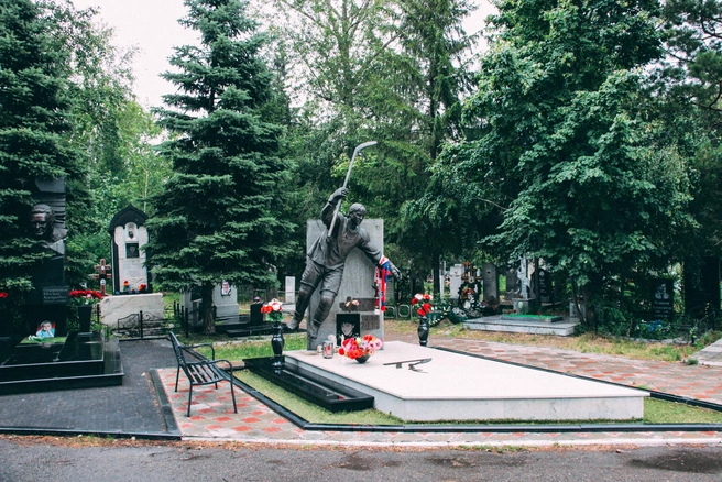На его могиле, по словам Маргариты, всегда есть цветы | Источник: Вячеслав Кумпан / NGS55.RU