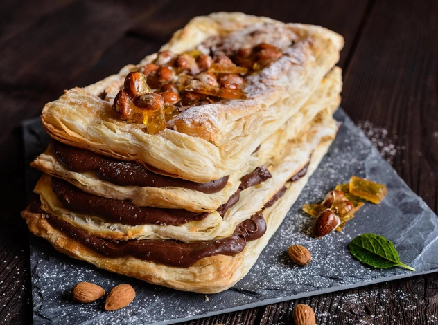 Что приготовить из слоеного теста быстро и вкусно: 5 простых рецептов