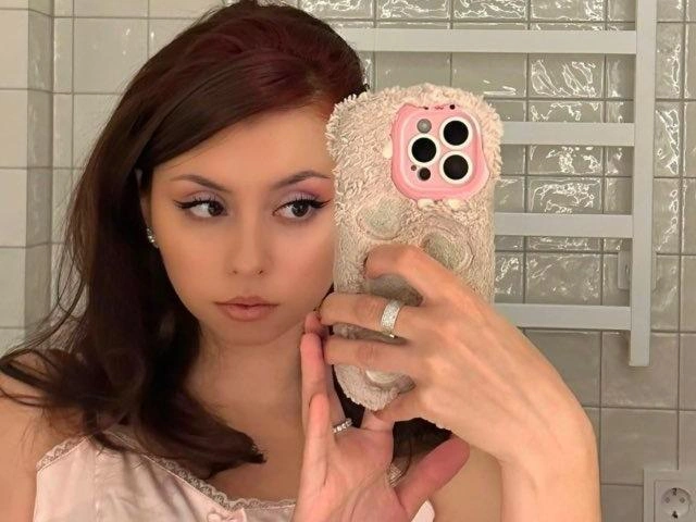 Певица Дора стала жертвой сталкера: мужчина в костюме Человека-паука проник к ней в квартиру | Источник: telegram-канал Доры