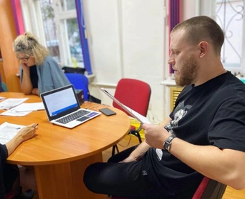 А еще международным экзаменам IELTS и TOEFL | Источник: Антон Пак