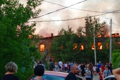 «Народу — как на день города»: пожар в Камышине попал на видео