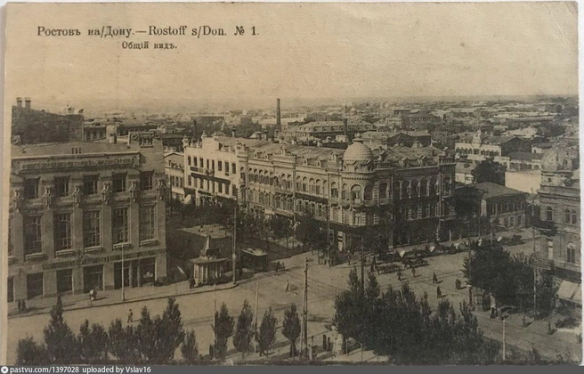 1912–1914 годы. Вид на Большую Садовую и нынешний Ворошиловский. Снимали, судя по ракурсу, с храма Александра Невского, который разрушили в 1930 году | Источник: ПК, Изд. КОНТРАГЕНТСТВА Суворина А.С. и Ко, Москва / Шерер, Набгольц и Ко. Москва. Изд. 1916г, № 1 / pastvu.com