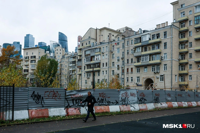 Здесь хотели воткнуть бизнес-центр, но жители не позволили | Источник: Артем Устюжанин / MSK1.RU