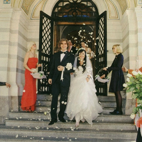 «В атмосфере бесконечной любви»: Анастасия Заворотнюк и Петр Чернышев отмечают годовщину венчания