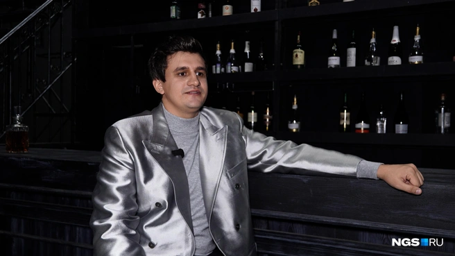 Константин Захаров в восторге от своей роли | Источник: Антон Дигаев