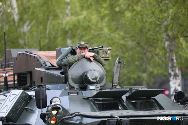 Военная техника уже готова к параду | Источник: Александр Ощепков / NGS.RU