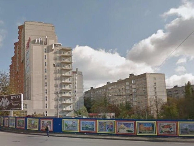 Участок напротив центральной городской больницы до возведения жилого комплекса. | Источник: Google Maps