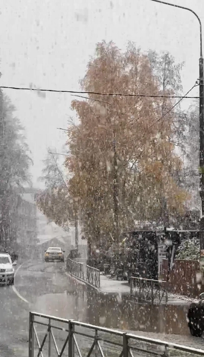 В Домбае горнолыжники начали кататься из-за раннего снега | Источник: Владилен Узденов / 26.RU