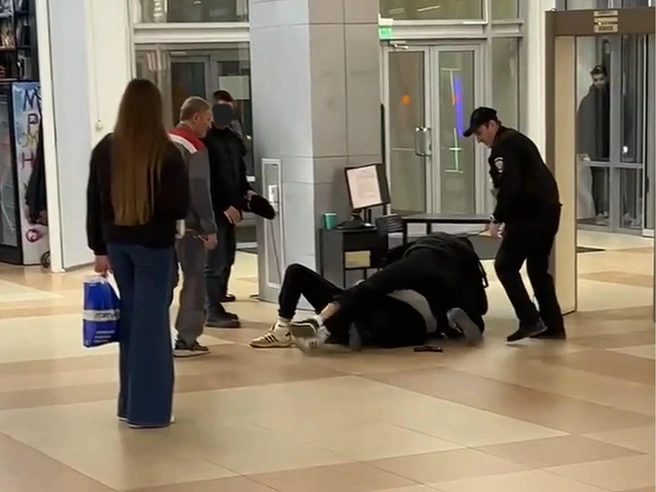 Судя по видео, драка продлилась недолго | Источник: скриншот из видео «Настоящий Волгоград» / T.me