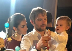 Альпаки, морские котики и песни «Руки вверх»: сын Александра Овечкина отметил первый день рождения