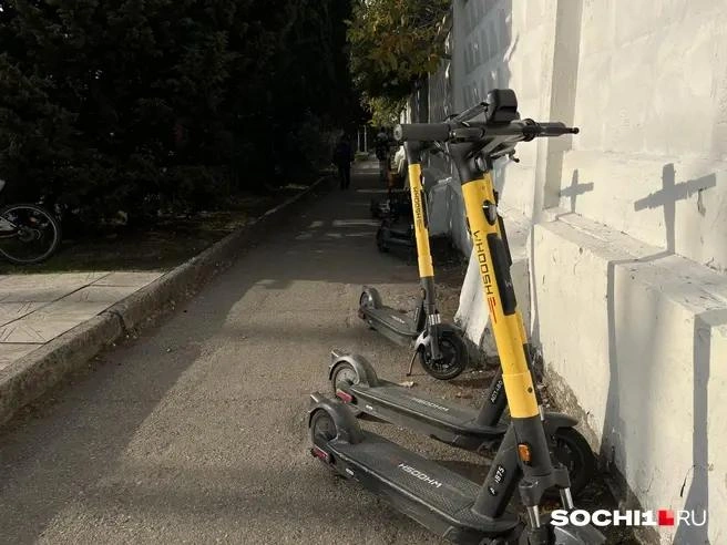 Самокаты на тротуарах — бесят | Источник: Анна Грицевич / SOCHI1.RU