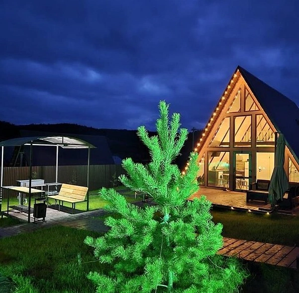 Глэмпинг «A-Frame Синильга» | Источник: mirturbaz.ru