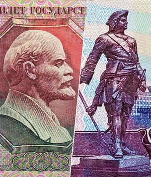 История «пятихатки»: что было изображено на купюре в 500 рублей в разные годы