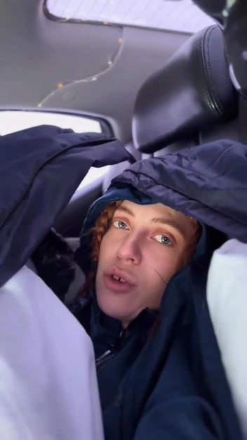 28-летняя девушка из Томска бросила всё и уехала на Алтай. Уже 5 месяцев она живет в легковушке