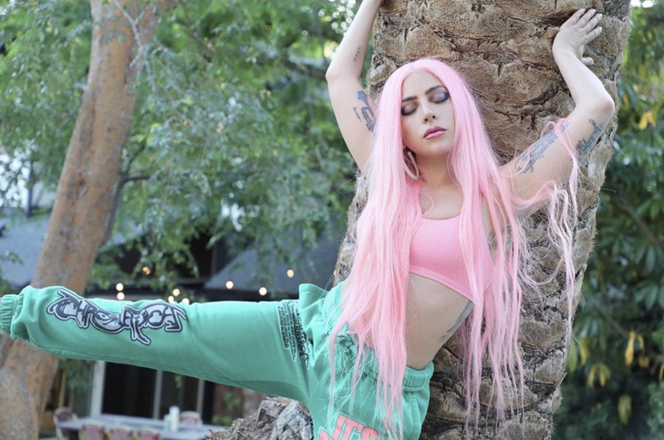 В оттенке жвачки и любовных писем: Леди Гага вновь сменила цвет волос. Второй раз за этот месяц