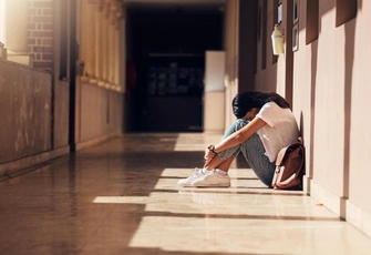 «Прошло 20 лет после окончания школы, где меня буллили, а одноклассники до сих пор странно на меня смотрят»