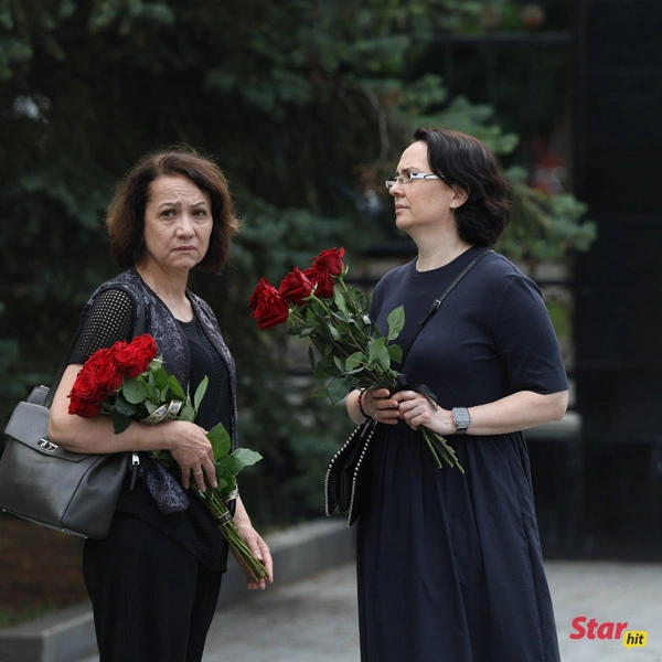 На траурное мероприятие собираются поклонники творчества кинодеятеля