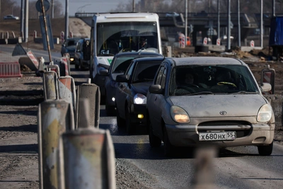 Омичам предложили сменить подрядчика на мосту у Телецентра